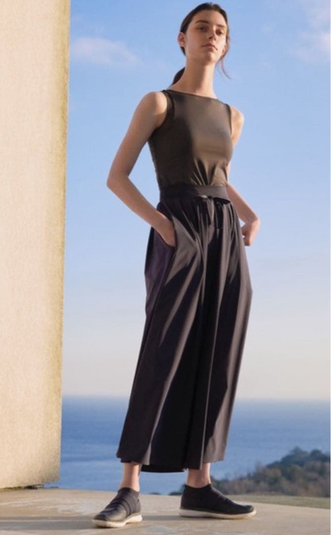 【新品タグ付き】チャコット　タフタ　フレアパンツ