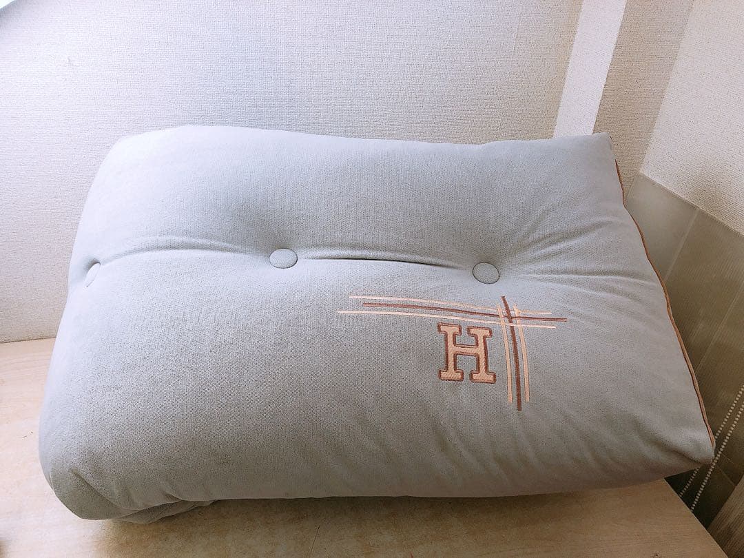日本未発売 ウエッジヘッドボード枕 海外インテリア ホテルライク グレー系 中古