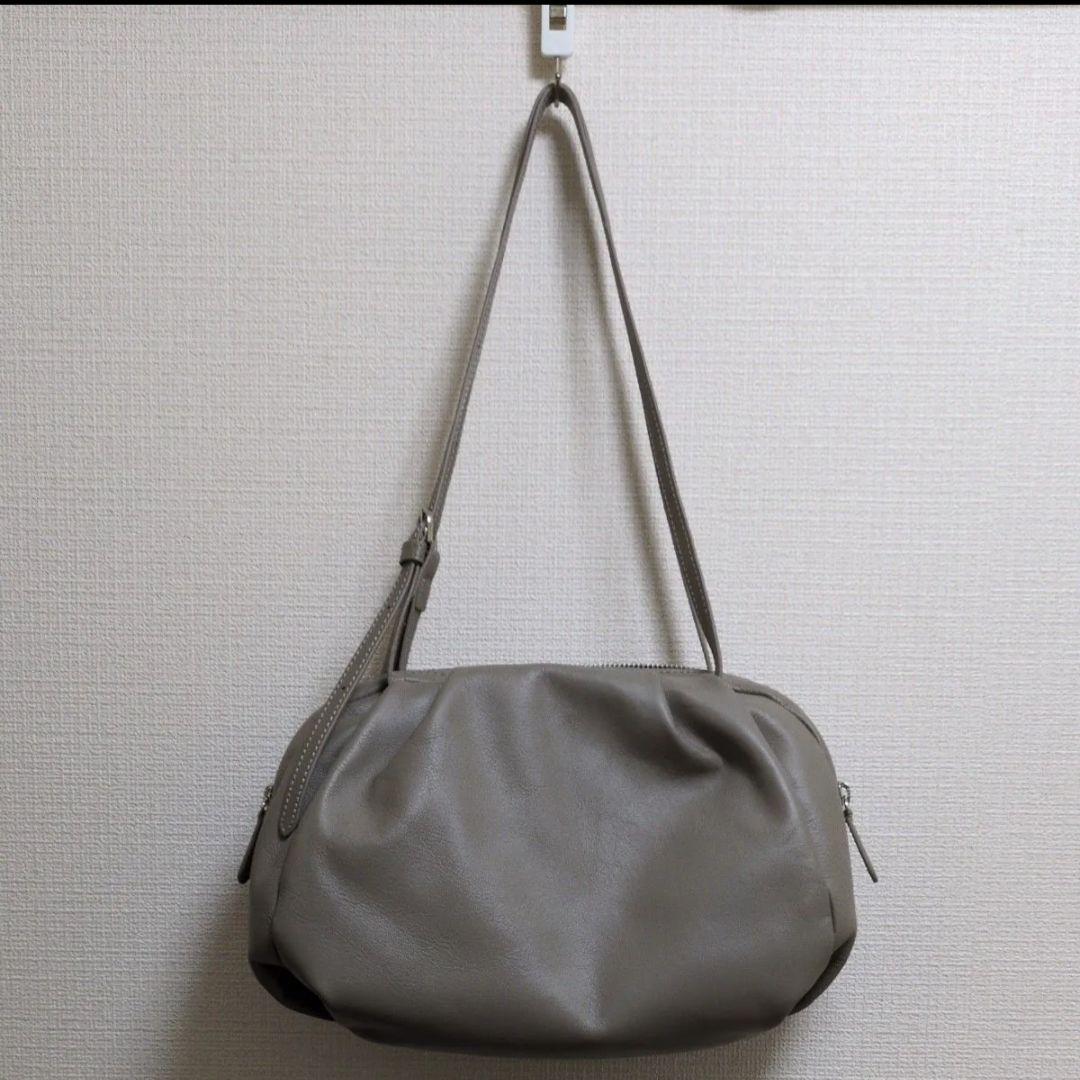 匿名配送ほぼ新品 イアパピヨネ コロンボストンバッグ