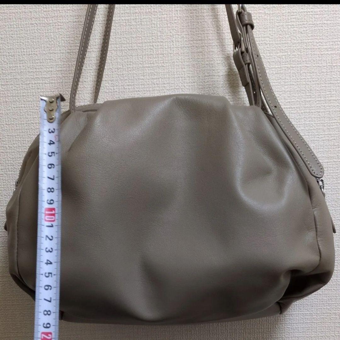 匿名配送ほぼ新品 イアパピヨネ コロンボストンバッグ