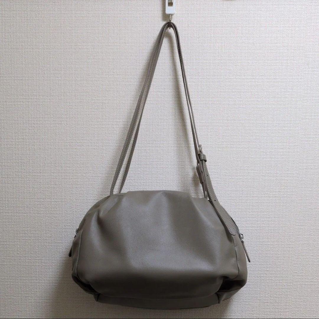 匿名配送ほぼ新品 イアパピヨネ コロンボストンバッグ