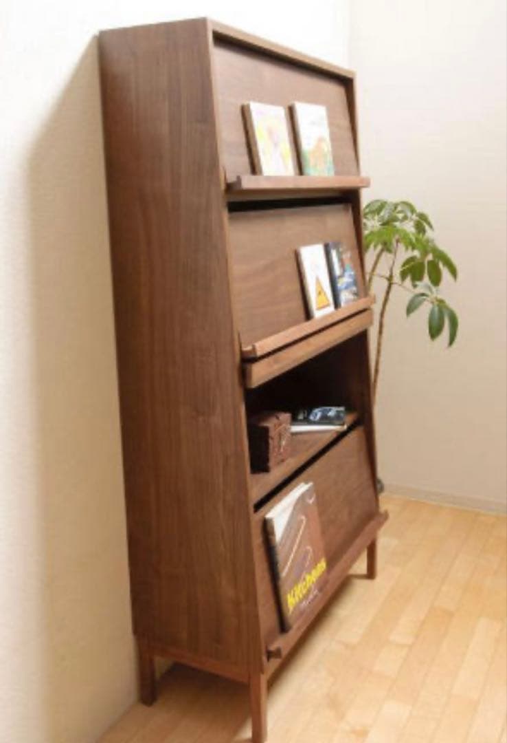 ウォールナット 4段本棚 扉付き　送料1.2万込