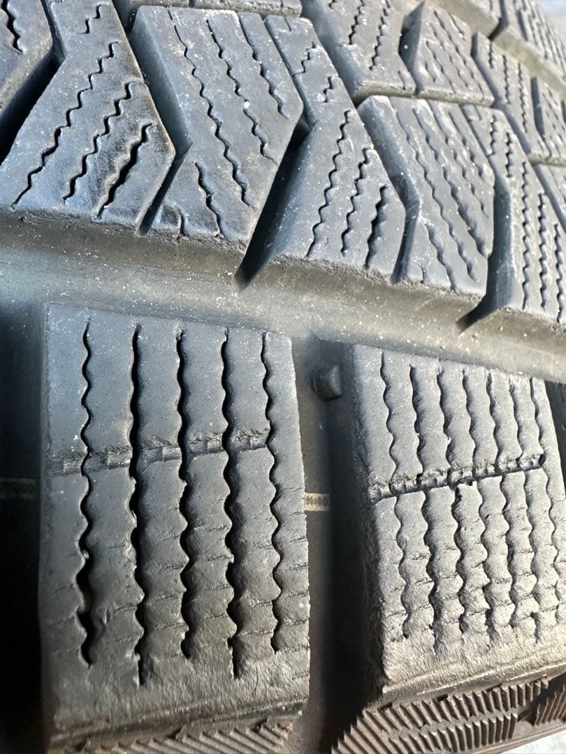 【最終値下げ！】バリ溝！Pirelli スタッドレスタイヤ215/60R17