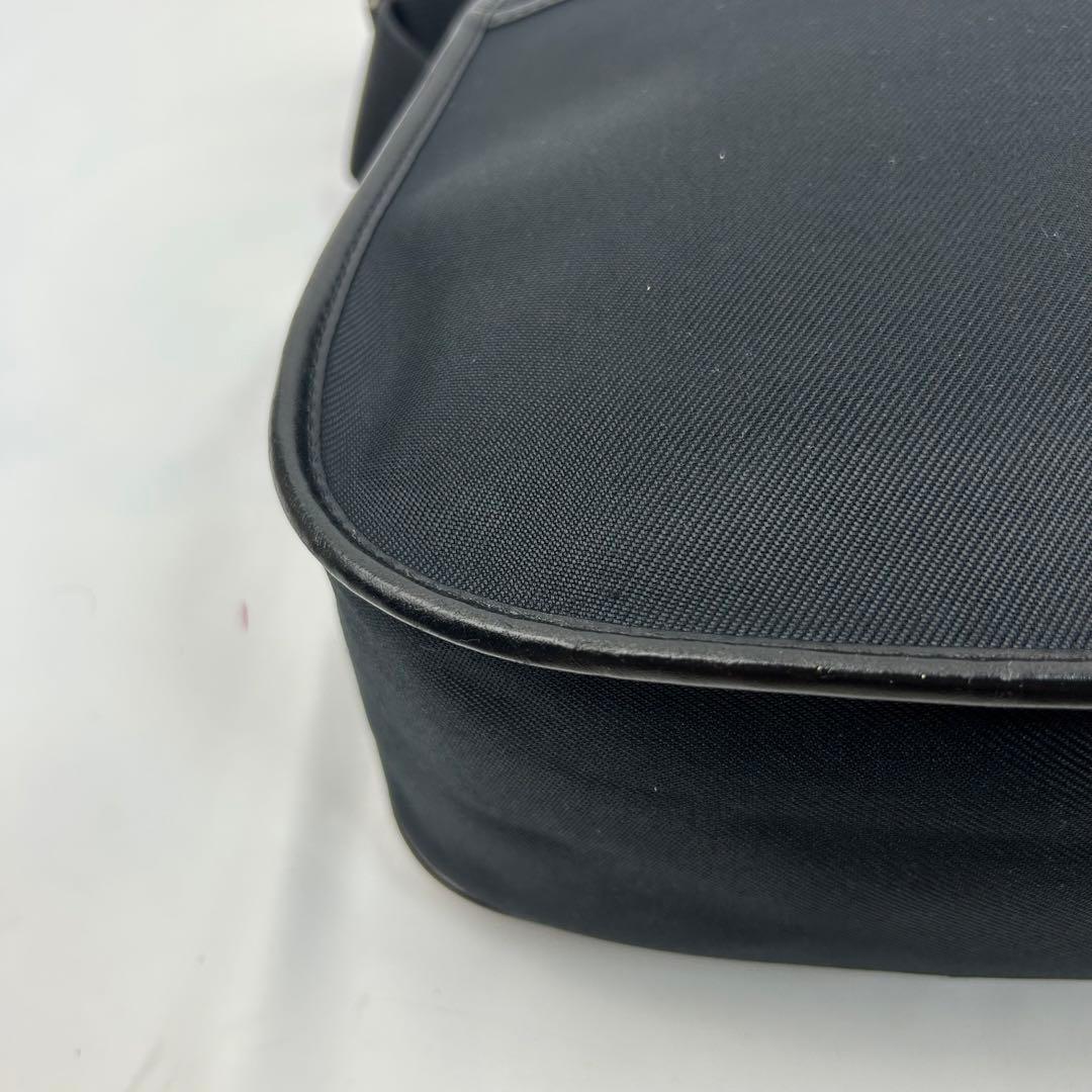 【美品】ハンティングワールド　ショルダーバッグ メッセンジャーバッグ　ロゴ　黒