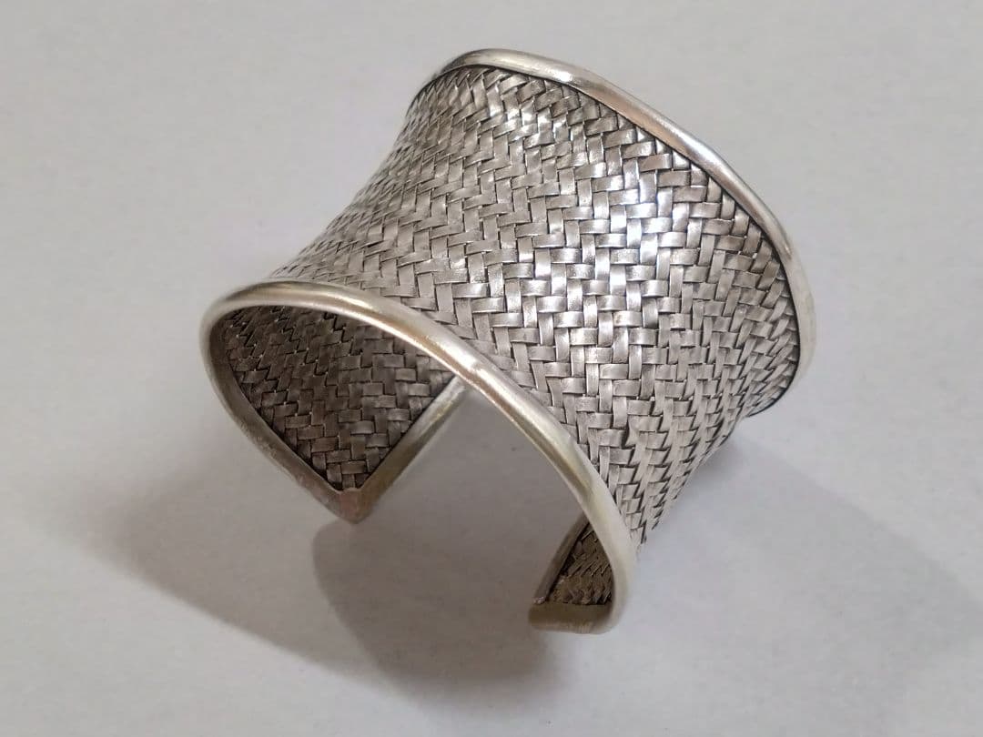 カレン族　銀製　バングル　ブレスレット　A39