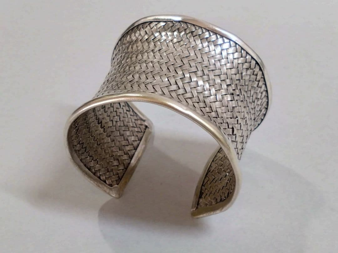 カレン族　銀製　バングル　ブレスレット　A39