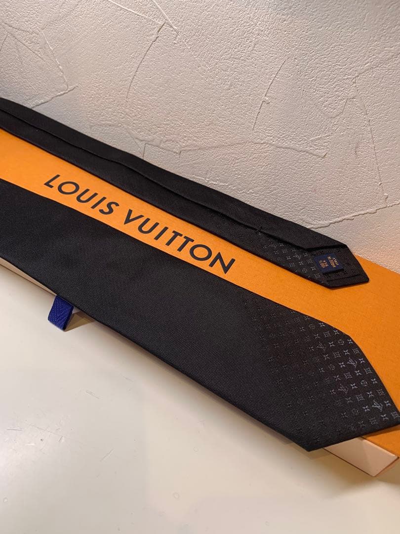 【試着のみ】LOUIS VUITTON ネクタイ・ネオ モノグラミッシム 8CM