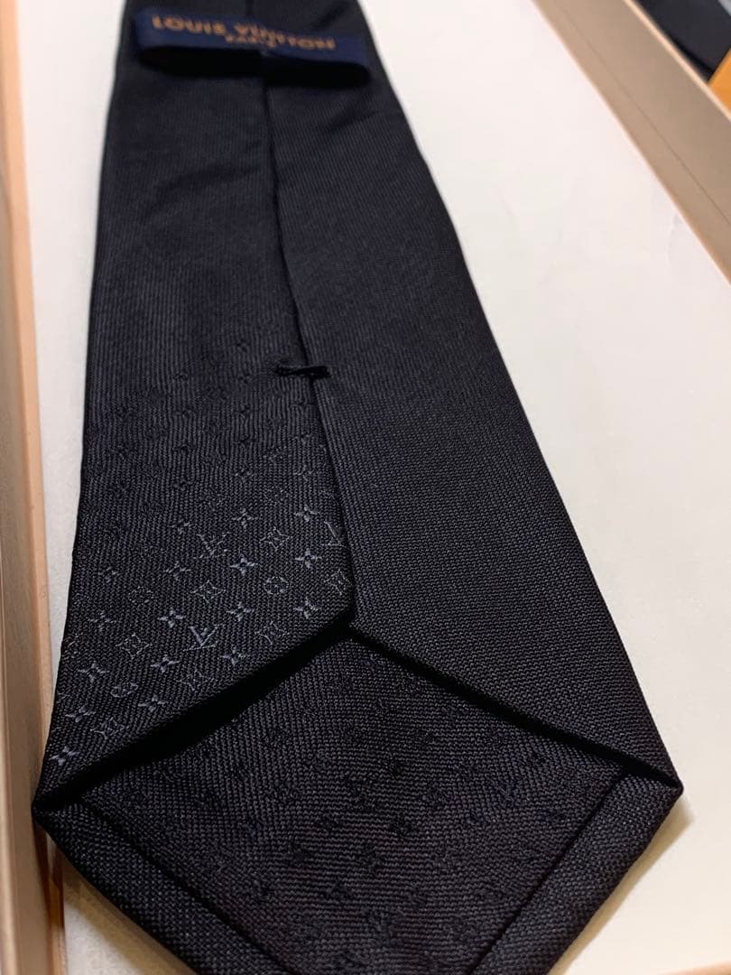 【試着のみ】LOUIS VUITTON ネクタイ・ネオ モノグラミッシム 8CM