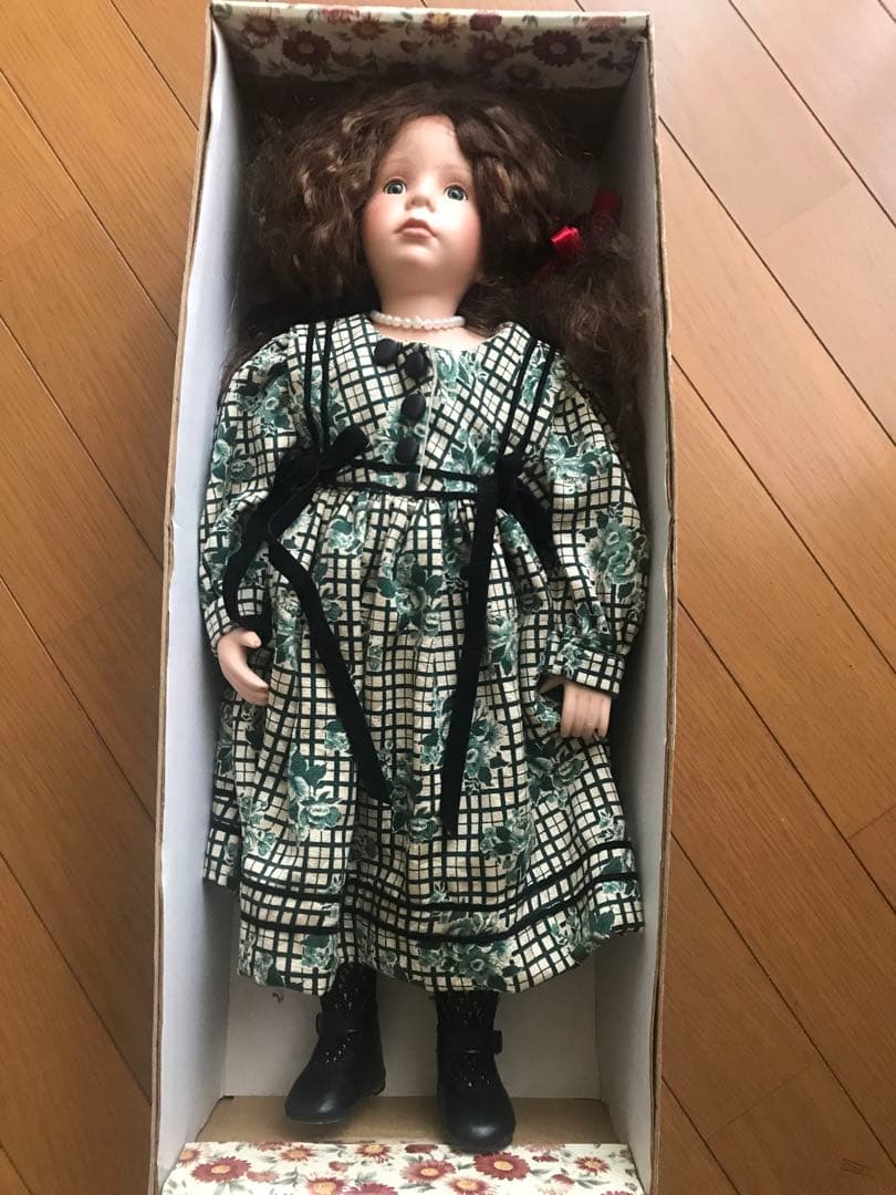 ポーセリアンドール　約50cm　　陶器人形