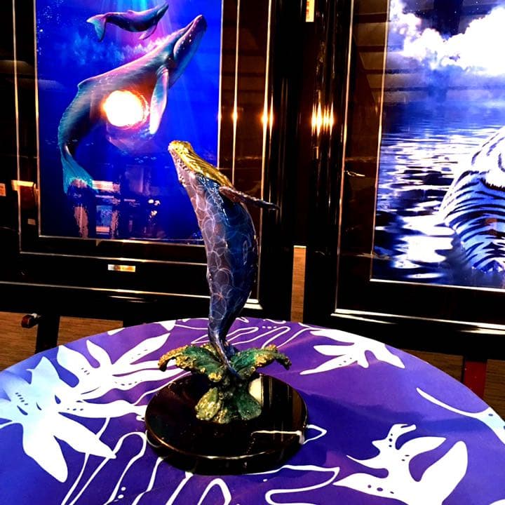 ラッセンのクジラのブロンズ　オブジェ