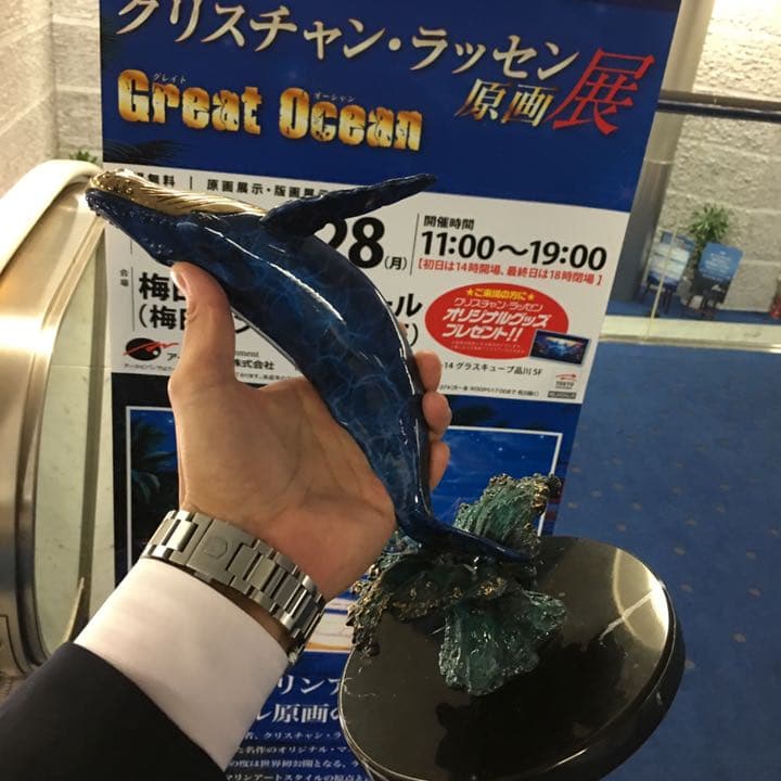 ラッセンのクジラのブロンズ　オブジェ