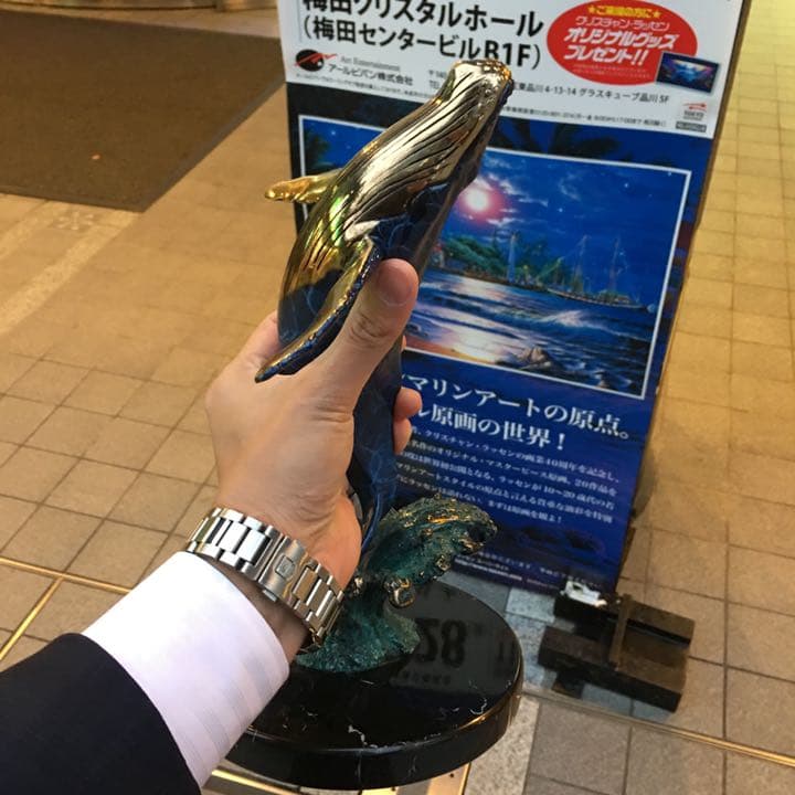 ラッセンのクジラのブロンズ　オブジェ