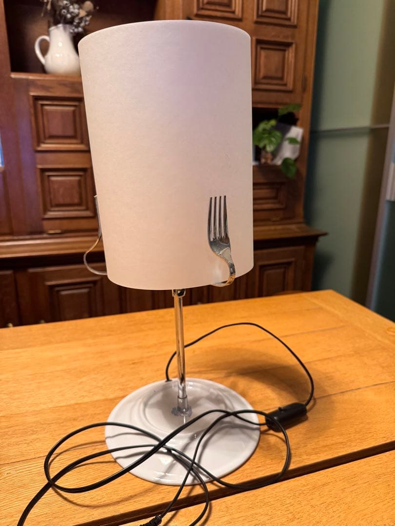 イタリア製　デザイナー　テーブルスタンド照明