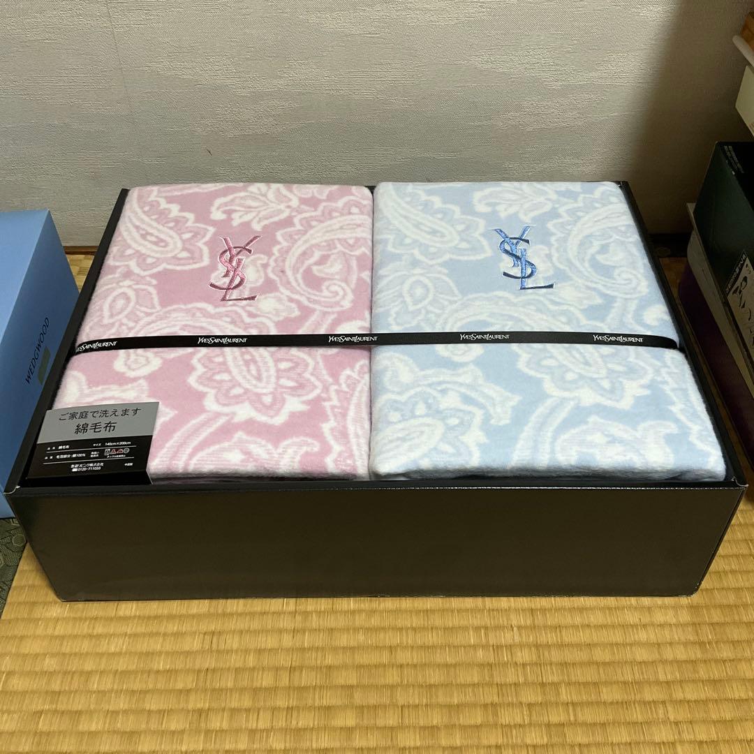 Yves Saint Laurent 綿毛布 2枚セット