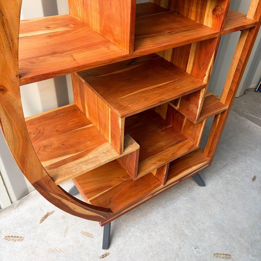 取付無料！ノーチェ 2025年製 アカシア天然無垢材 北欧風半月型ブックシェルフ