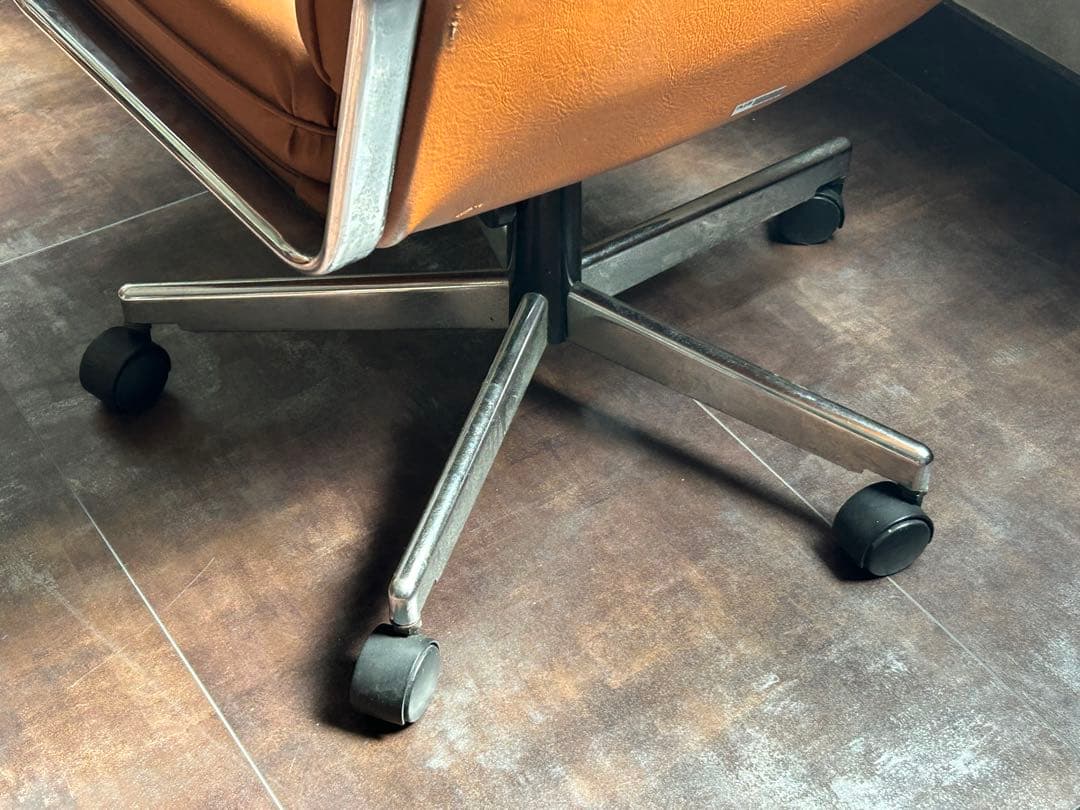 PLUS スイス製　デスクチェア　レトロ　アームチェア　ミッドセンチュリー IH