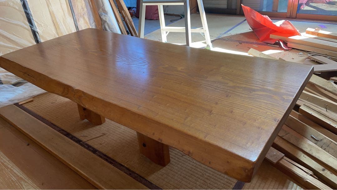 一枚板のテーブル