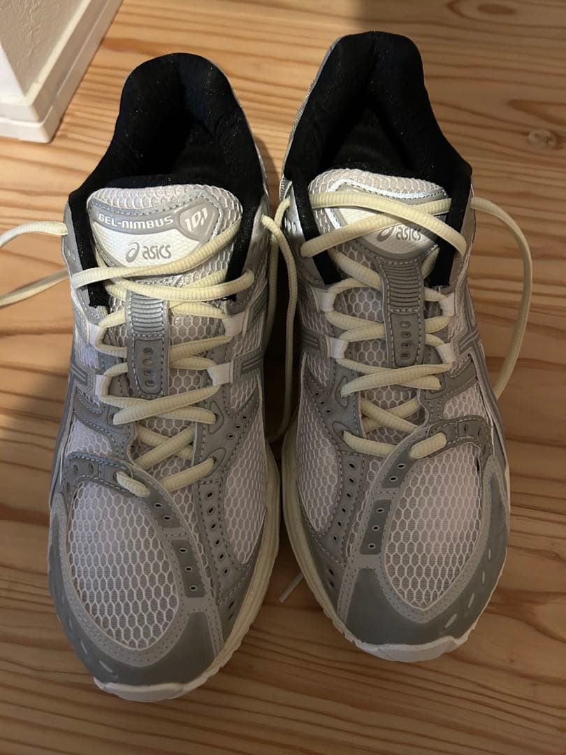 ASICS Gel-Nimbus 10 minnano グレー/ホワイト