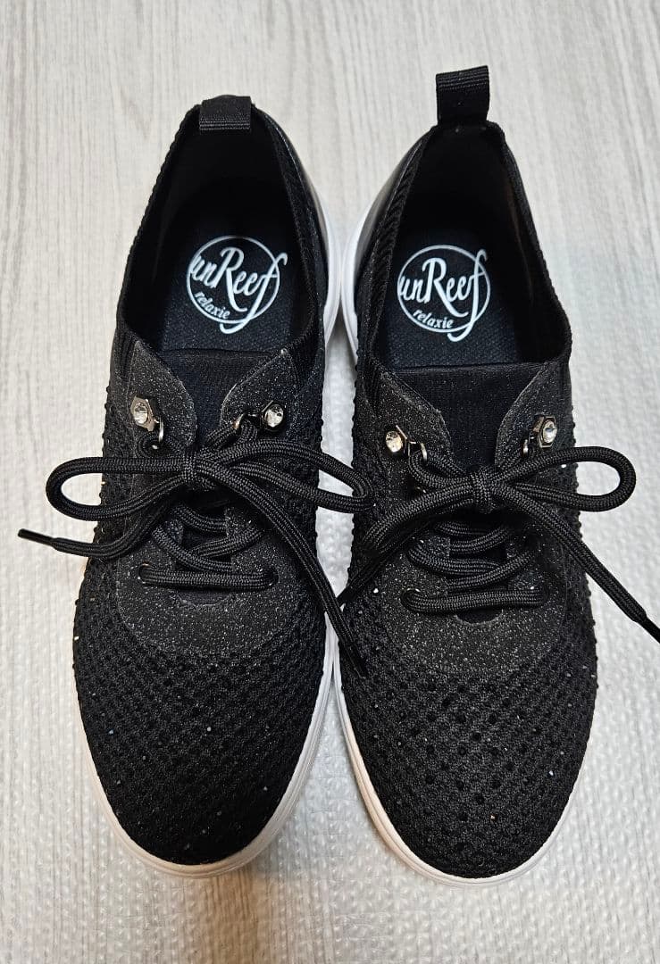 【新品】アンリーフスニーカー黒ラインストーン付