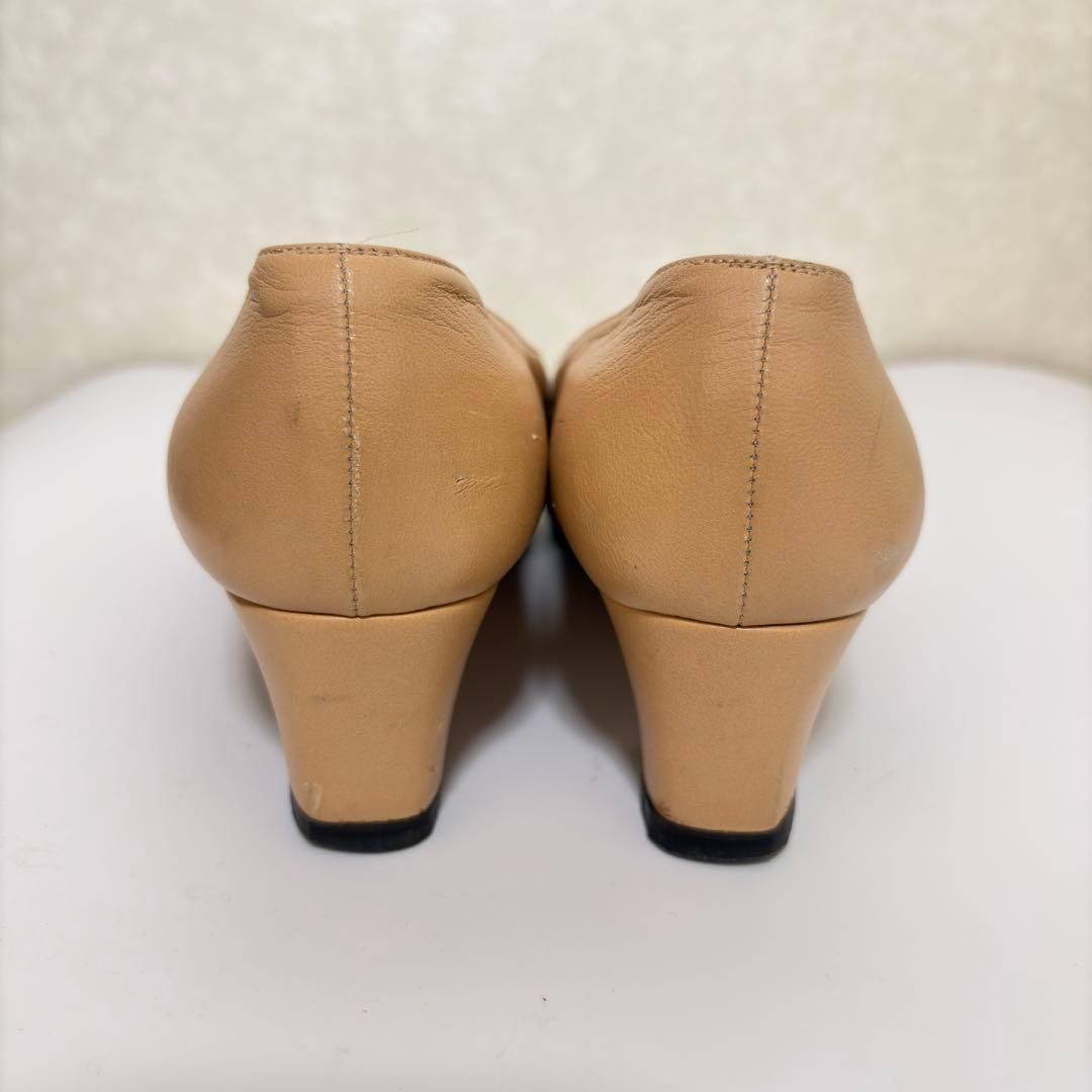 CHANEL シャネル パンプス 23.5 ベージュ 黒 ロゴ レディース 靴