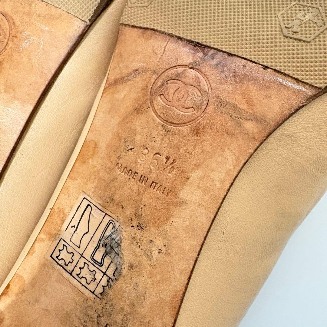 CHANEL シャネル パンプス 23.5 ベージュ 黒 ロゴ レディース 靴