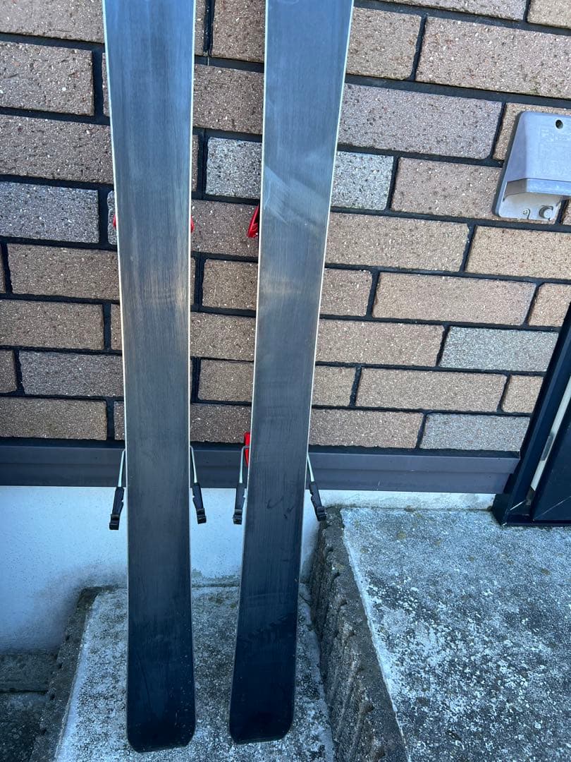 ATOMIC スキー板 GRIPWALK 黒/赤