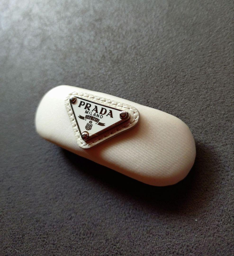 ・PRADA　プラダ ヘアクリップ 三角プレート ナイロン バレッタ