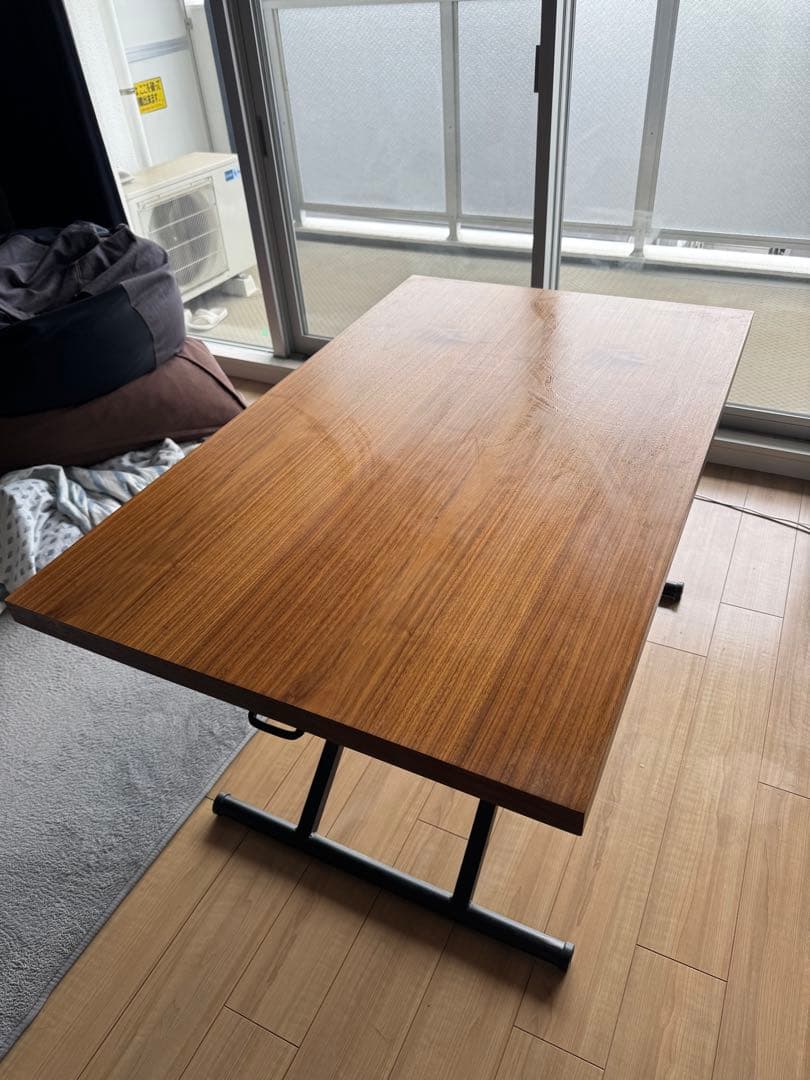 木製ブラウン長方形ダイニングテーブル