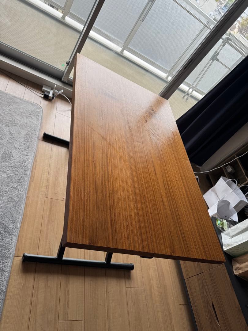 木製ブラウン長方形ダイニングテーブル