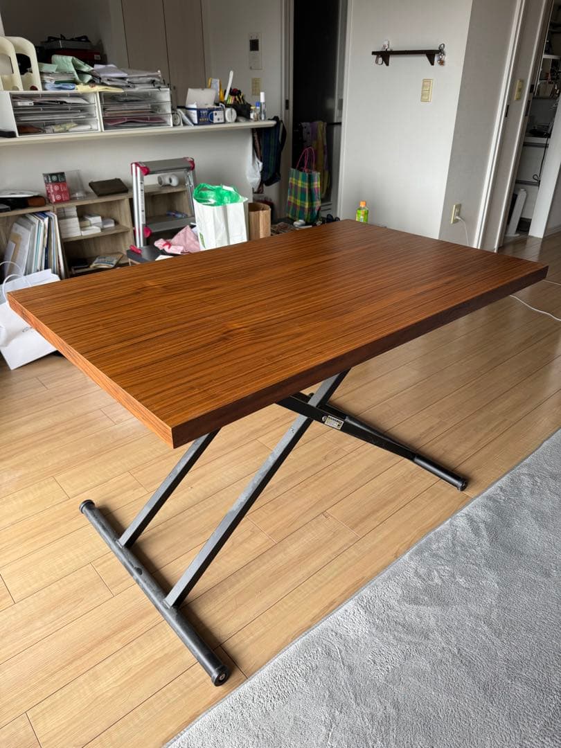 木製ブラウン長方形ダイニングテーブル