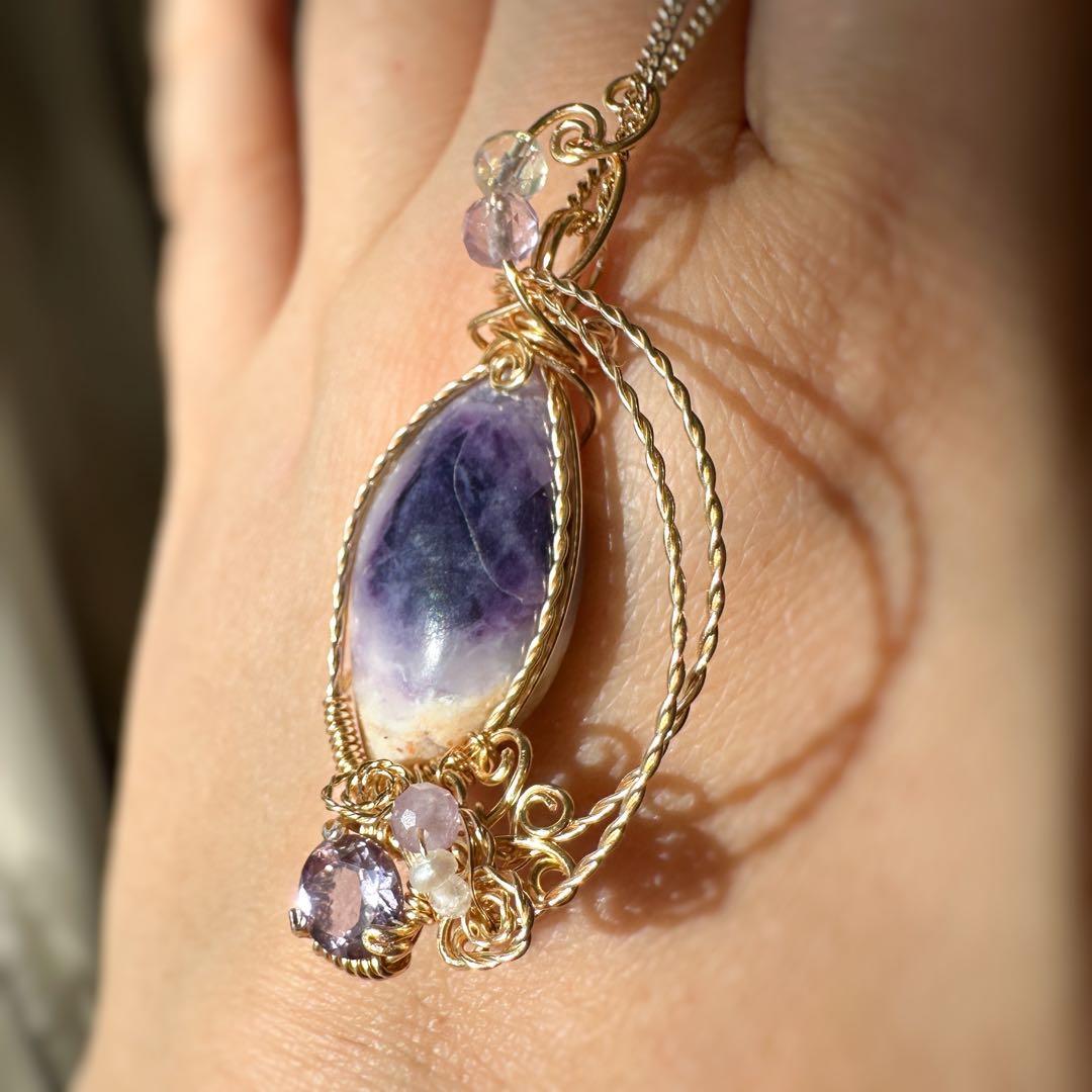 魅惑の深紫✴︎ 希少石ティファニーストーンのワイヤージュエリー