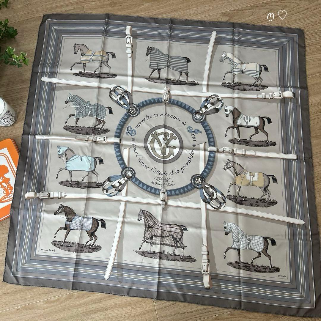 HERMESエルメス　カレ90　馬着　シルクスカーフ　グレージュ　ホースモチーフ