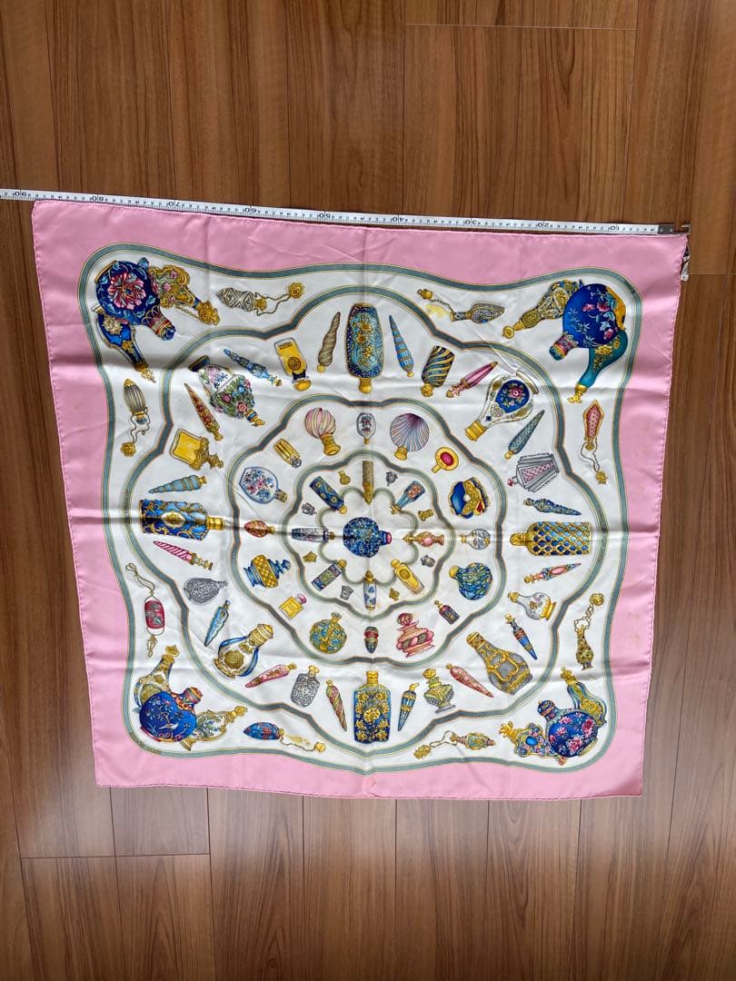 香水瓶デザイン スカーフ カレ90