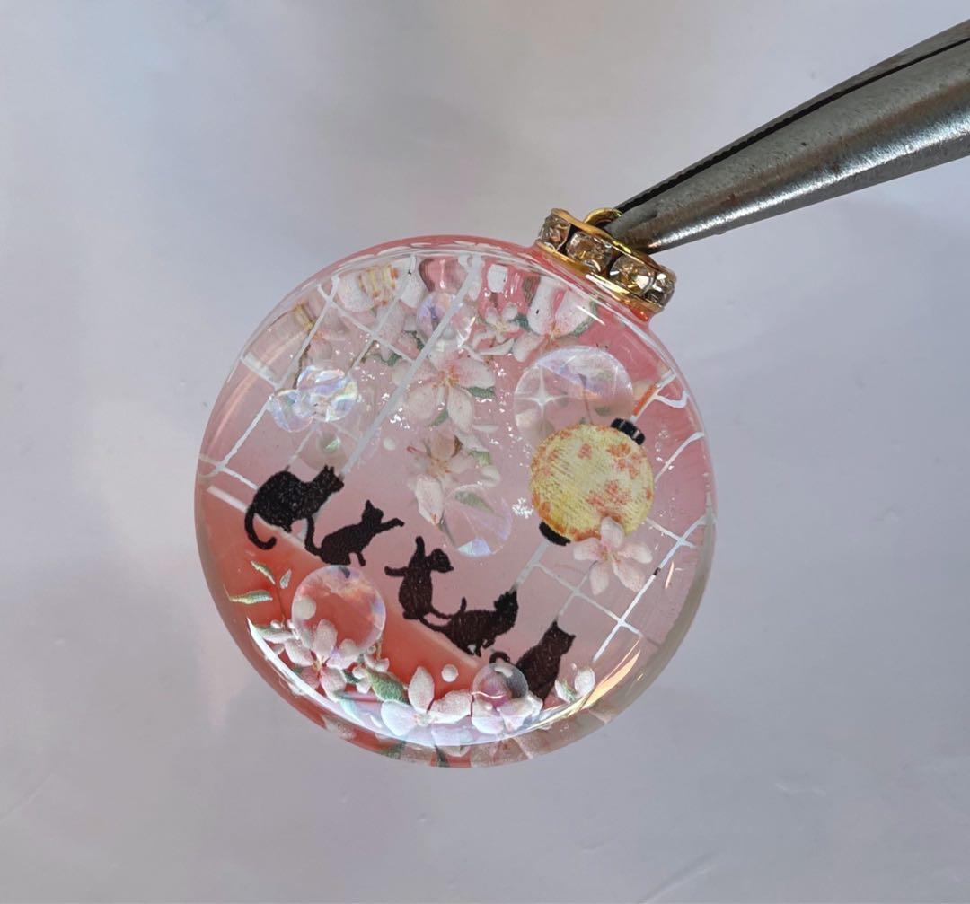 展示用/レジン/初春　窓辺の子猫達　桃の花　蓄光　オルゴナイトネックレス
