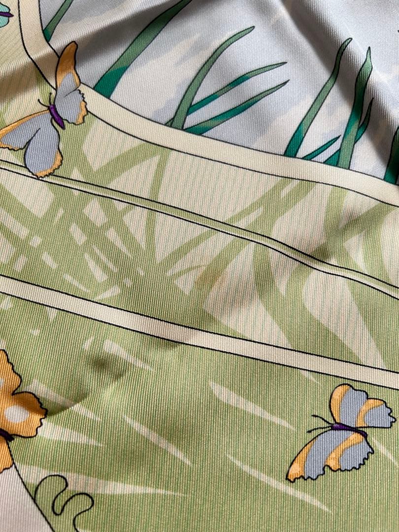 HERMÈS エルメス バタフライ柄 シルクスカーフ カレ90