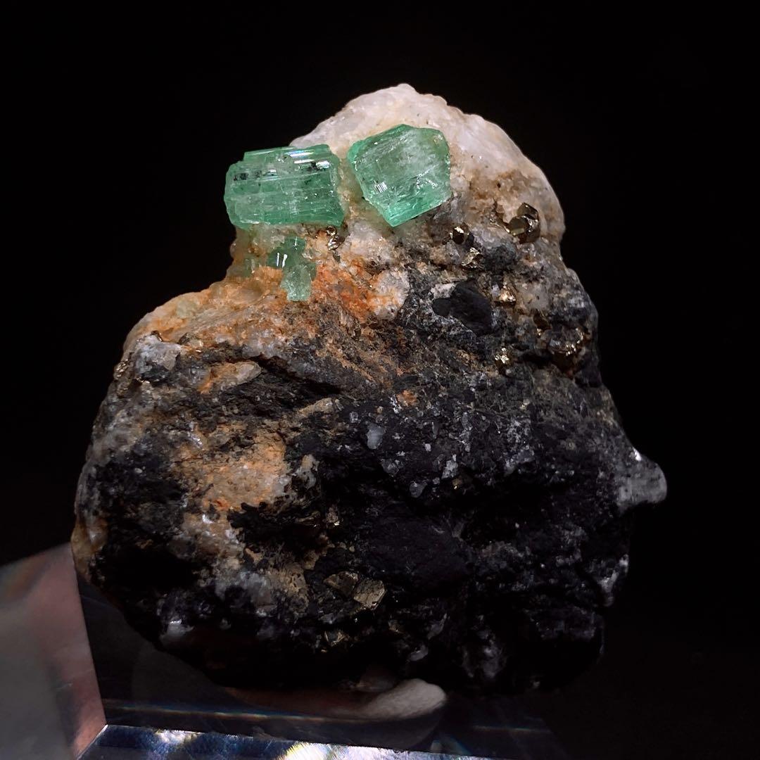 P*L様 エメラルド　パイライト　共生　原石　鉱物標本　302