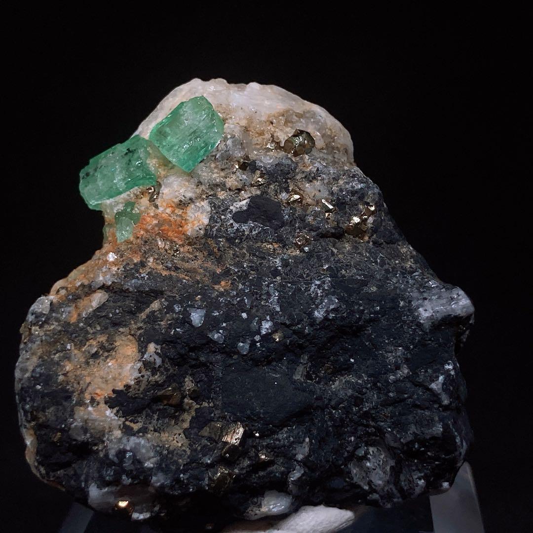 P*L様 エメラルド　パイライト　共生　原石　鉱物標本　302