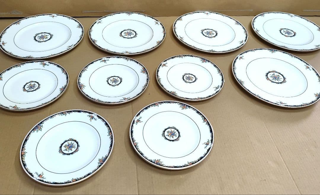 ウェッジウッド　オズボーン　黒壺