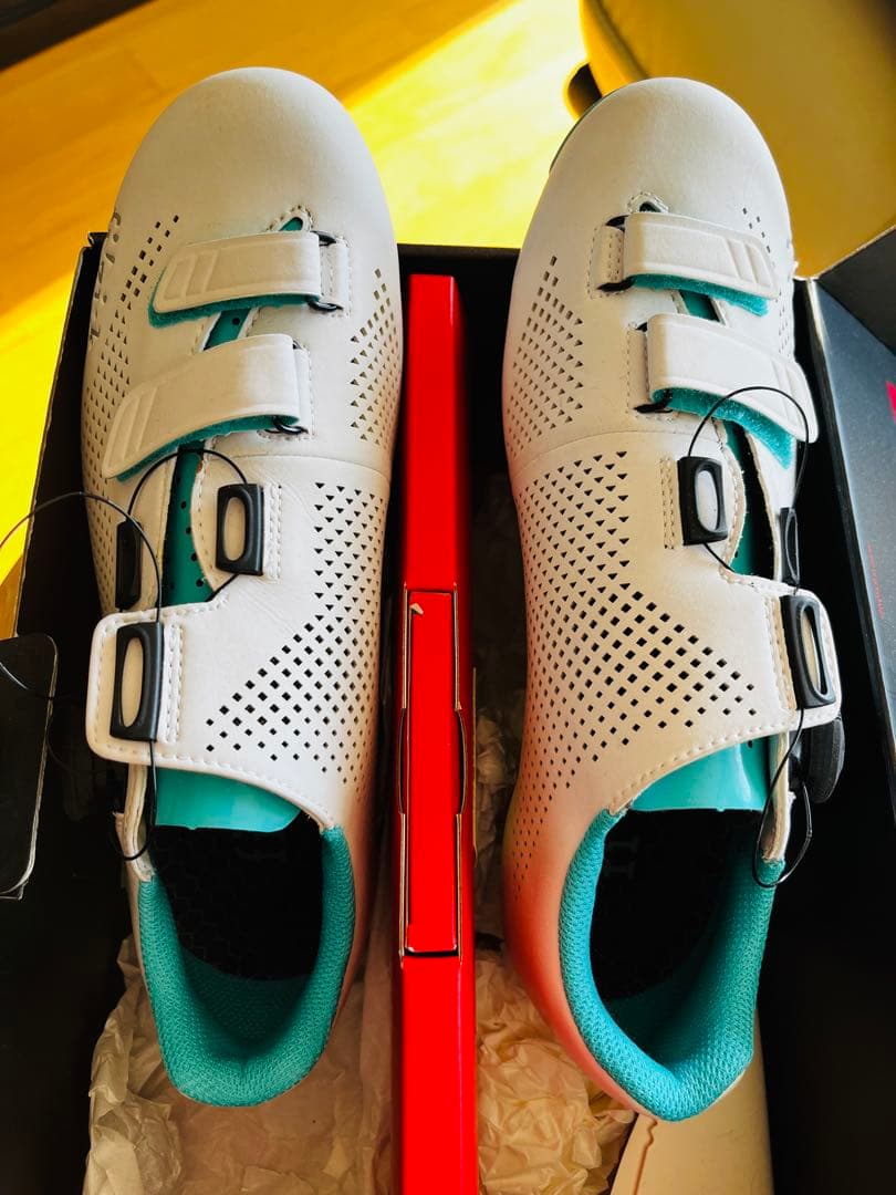 fi'zi:k ロードシューズ ホワイト/ターコイズ