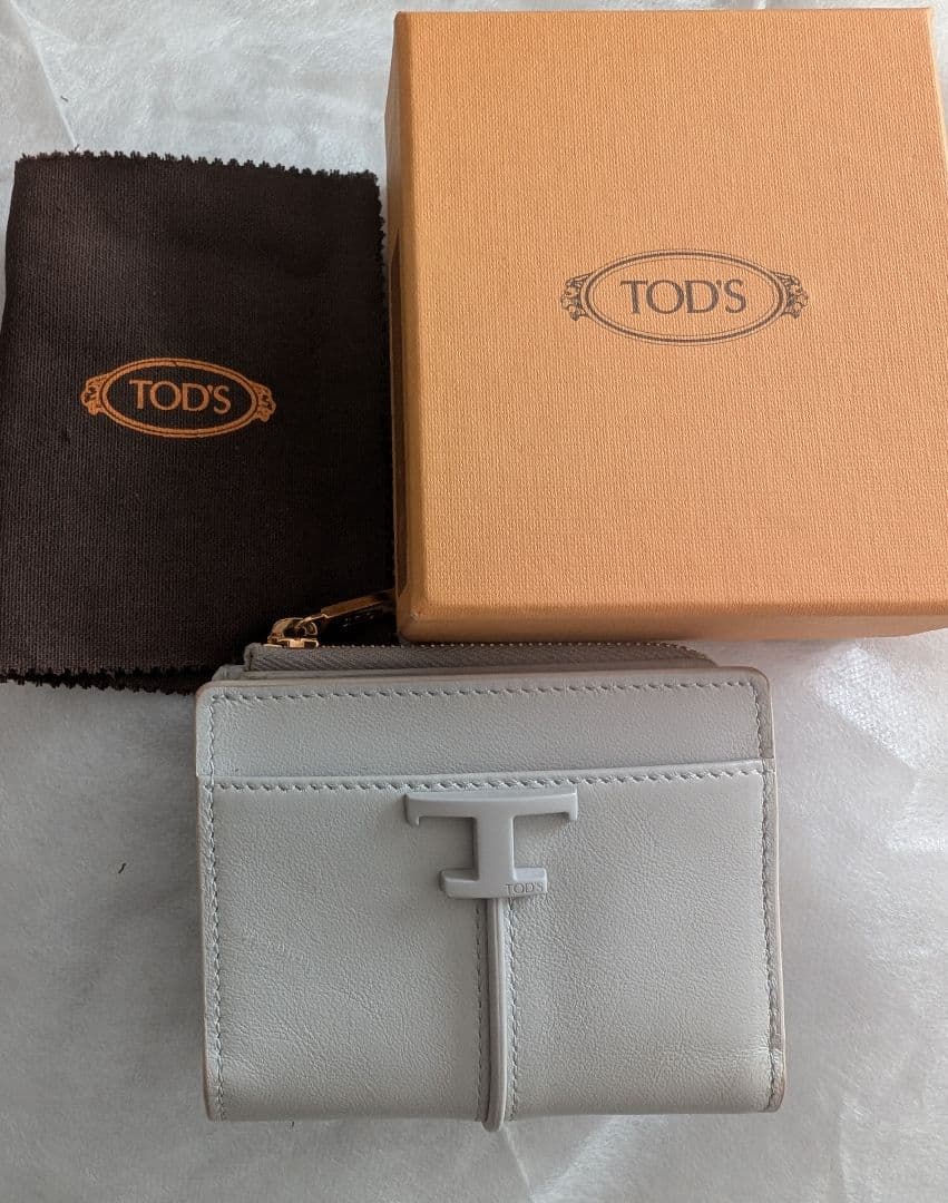TOD'S 二つ折り財布 ライトグレー
