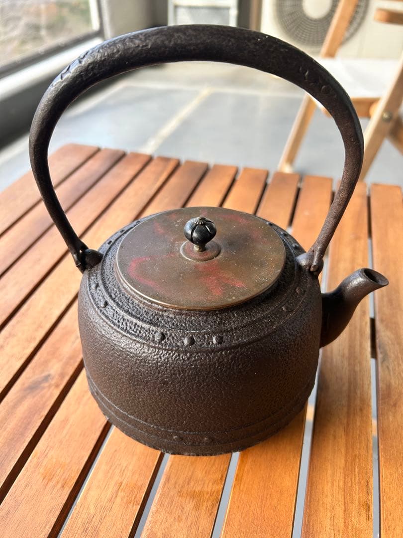 日本の鋳鉄製鉄瓶 蓋付き