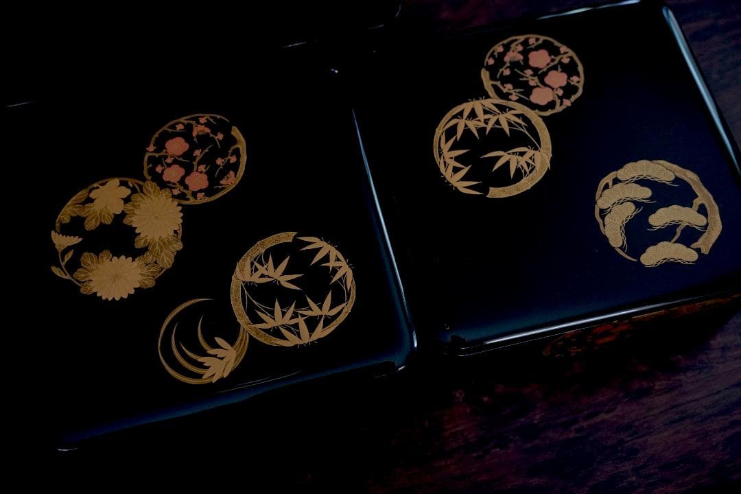 輪島塗　花の丸蒔絵　四段重　重台つき