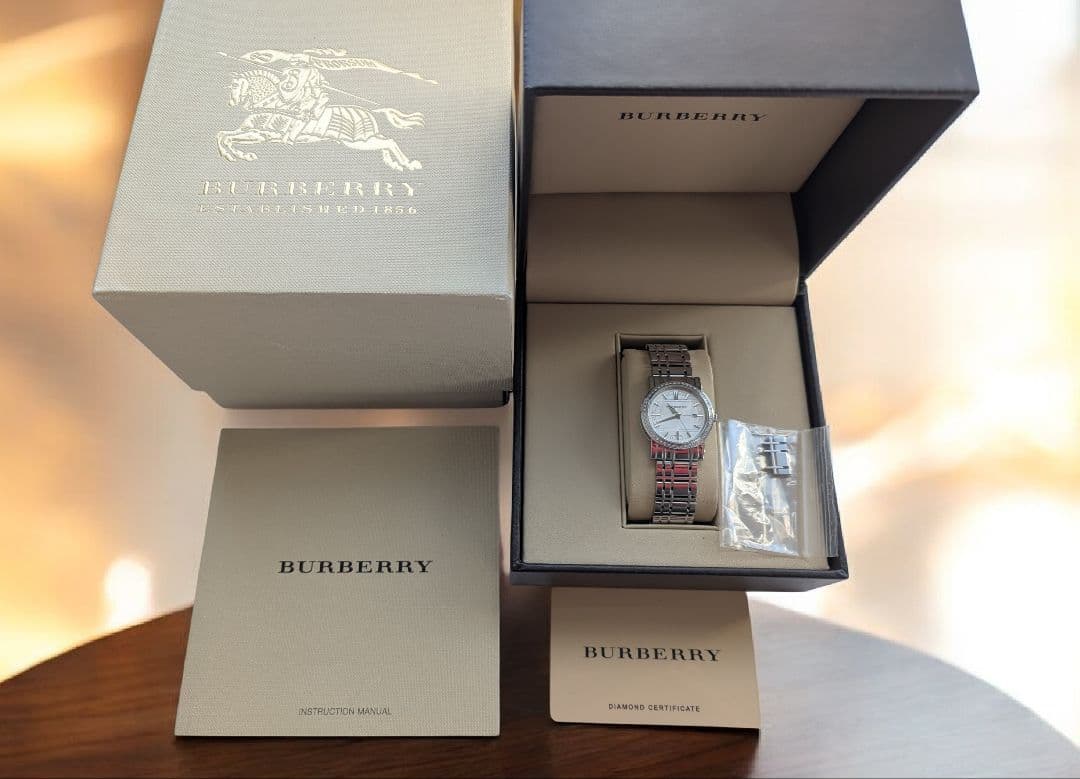 希少 BURBERRY レディース腕時計 ダイヤモンド 装飾 おしゃれ