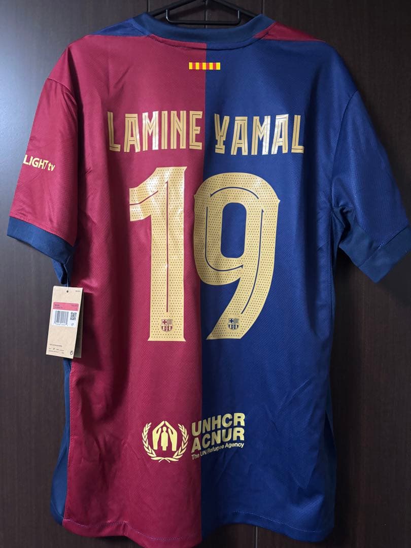 ラミンヤマル　バルセロナ　ユニフォーム