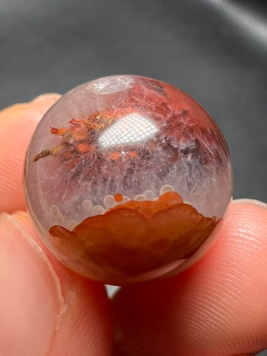 0908162　セール✨戦国紅瑪瑙17ミリ　貫通穴　キラキラ✨結晶