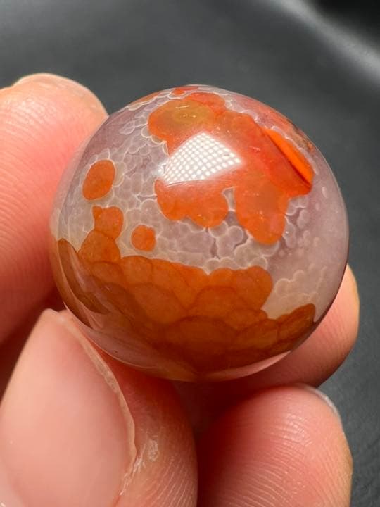 0908162　セール✨戦国紅瑪瑙17ミリ　貫通穴　キラキラ✨結晶