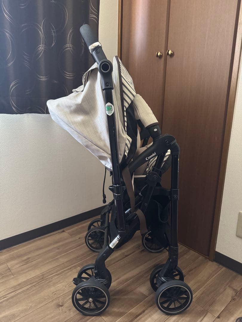Combi ベビーカー ベージュ　黒　ストライプ スゴカル α 4 キャス