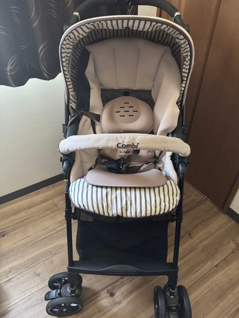 Combi ベビーカー ベージュ　黒　ストライプ スゴカル α 4 キャス