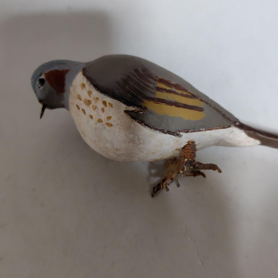 本物木彫の子鳥です。