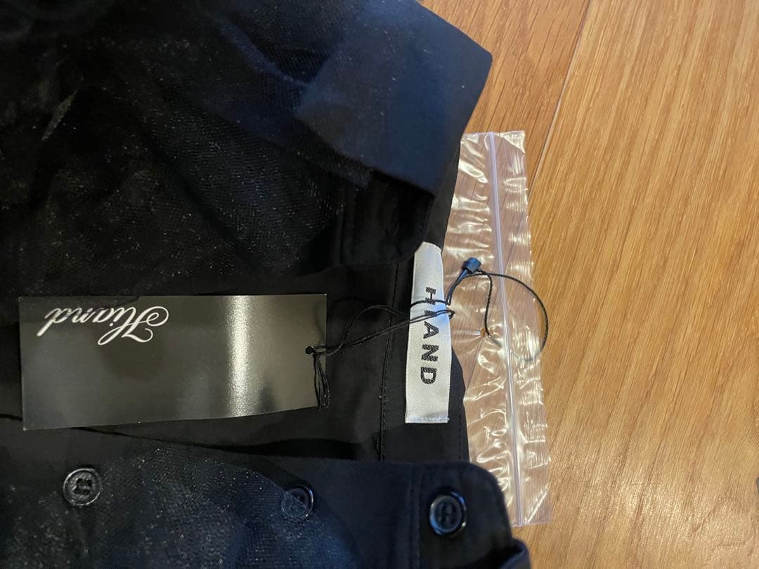 HIAND 大人気　フリルブラックシャツ　黒シャツ　ブラウス 　17600円